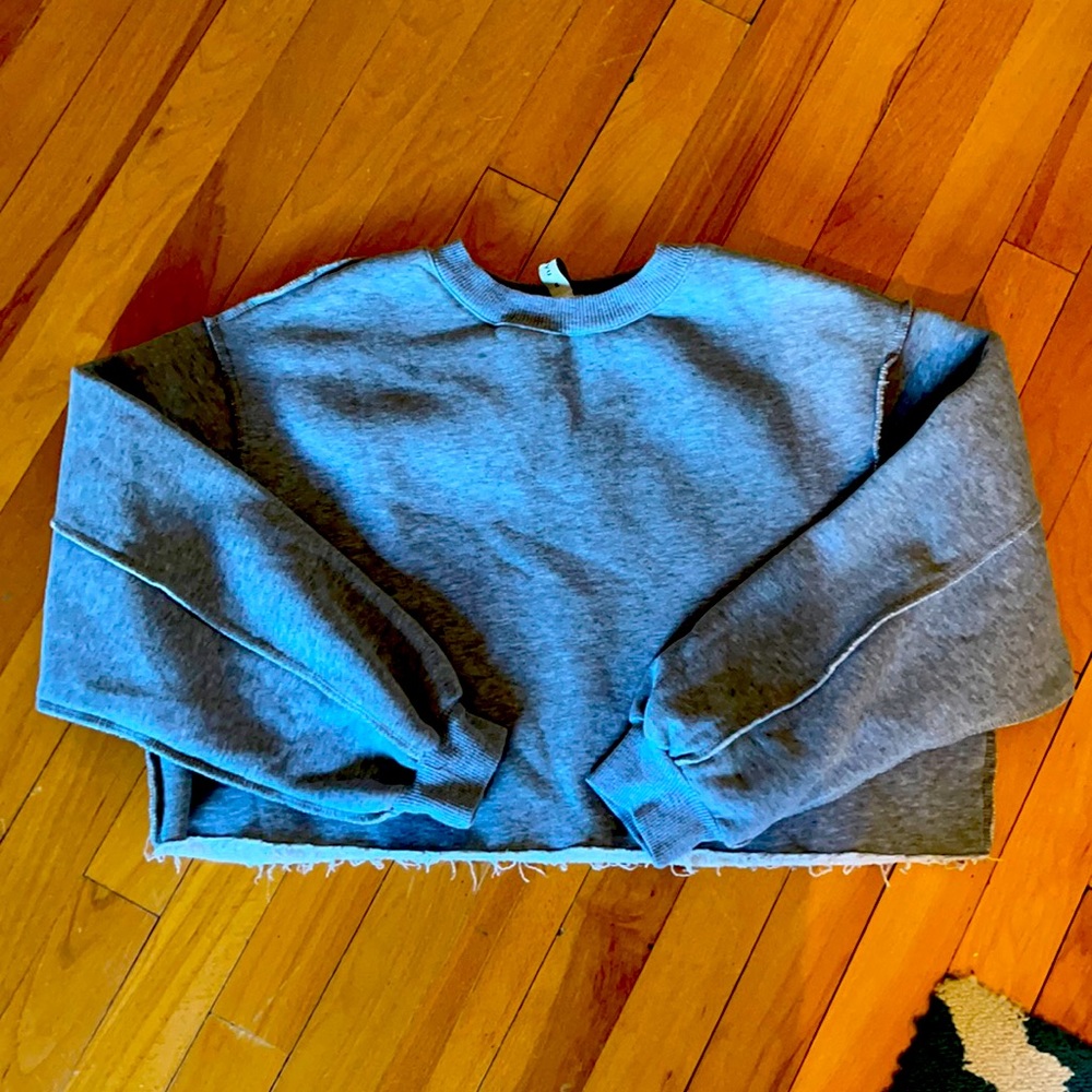 Cropped grey sweatshirt